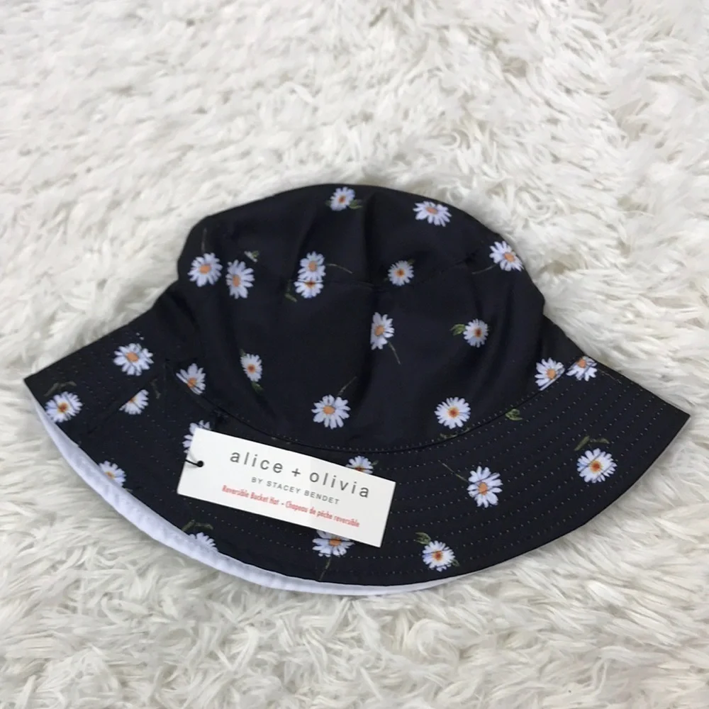 NWT Alice & Olivia Reversible Bucket Summer Hat